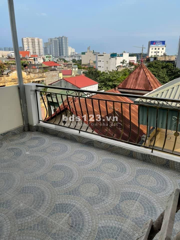 Nhà mới, oto có thể vào nhà, kinh doanh thoải mái.