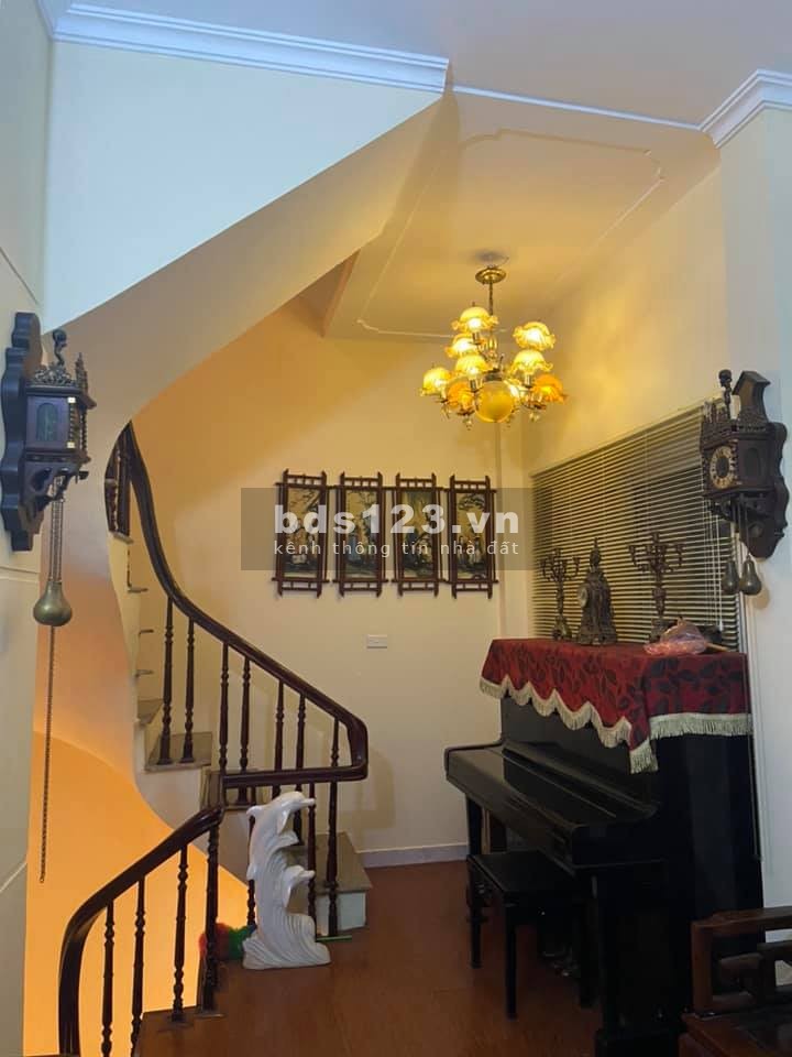 Nhà Hoàng Hoa Thám phân lô 32m2x6T MT6m giá 2.9 tỷ