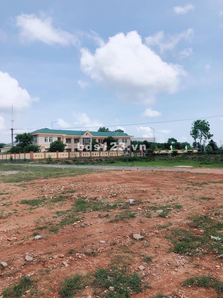 Ngay mặt tiền đường nhựa 34m - sát bên UBND