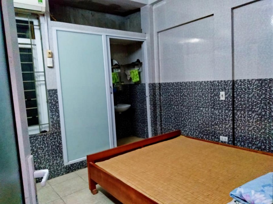 Bán Nhà Xuân Thủy, 5 tầng đẹp ô tô cạnh nhà giá hấp dẫn