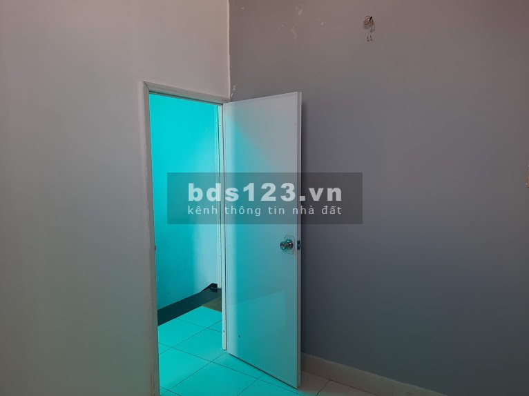 Còn 1 phòng cho (nam) thuê giá 1tr7tr/th sạch, đẹp, , không chung chủ. Quận 4, TP. HCM. Giờ giấc tự do, Giá thuê: + Phòng 12m2/Giá 1,7tr có cửa sổ ( 576/149c