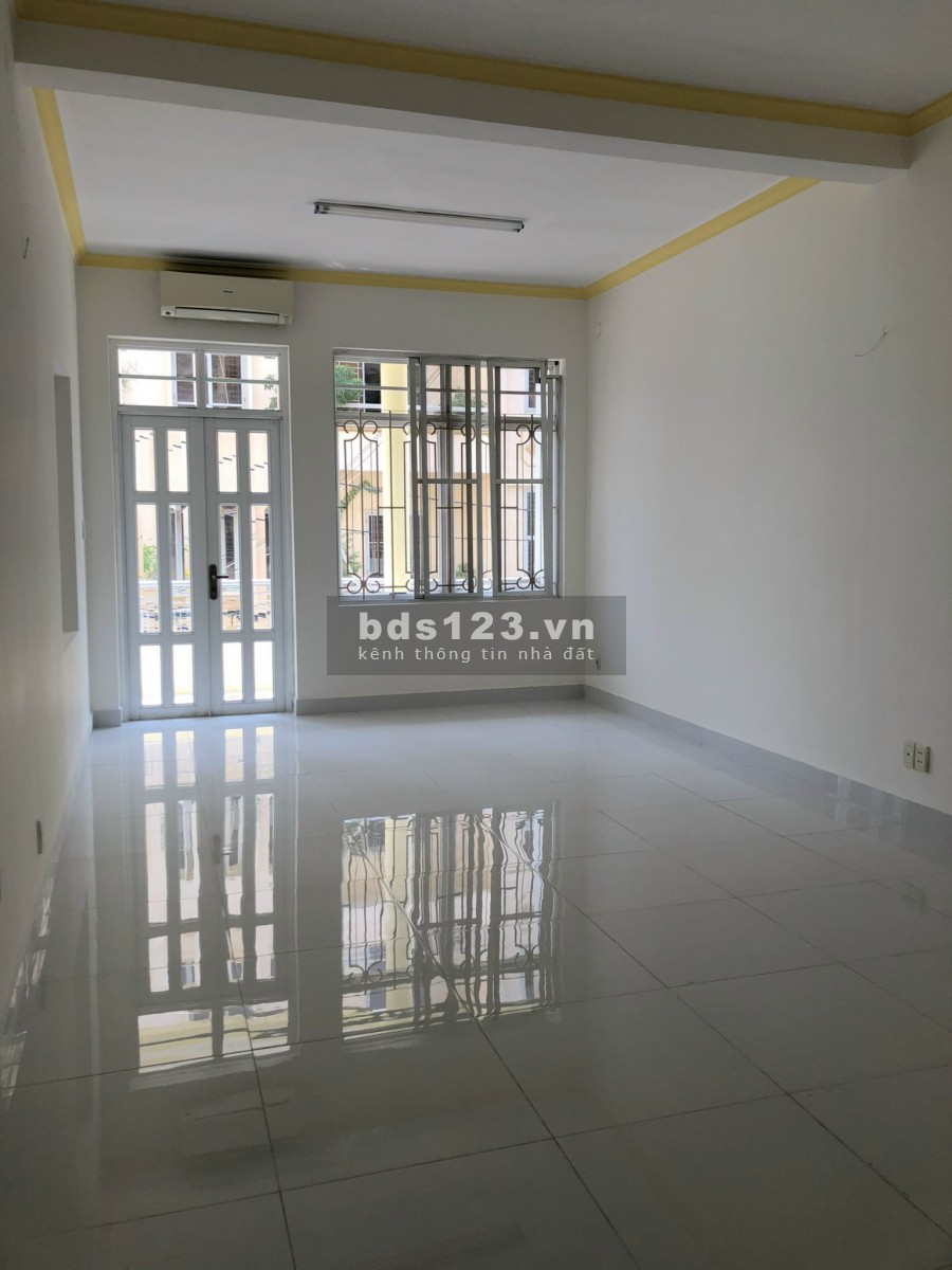 Nhà Hẻm Xe Tải đường Nguyễn Xí: Trệt 3 Lầu – Sân Thượng: Giá 22tr/th