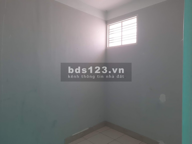 Còn 1 phòng cho (nam) thuê giá 1tr7tr/th sạch, đẹp, , không chung chủ. Quận 4, TP. HCM. Giờ giấc tự do, Giá thuê: + Phòng 12m2/Giá 1,7tr có cửa sổ ( 576/149c