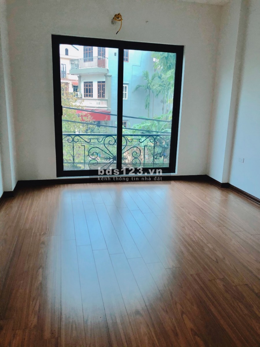 Cần bán gấp căn nhà 48m2 xây 4 tầng Ngõ 68 Nguyễn Văn Linh, phường Thạch Bàn, quận Long Biên, Hà Nội.