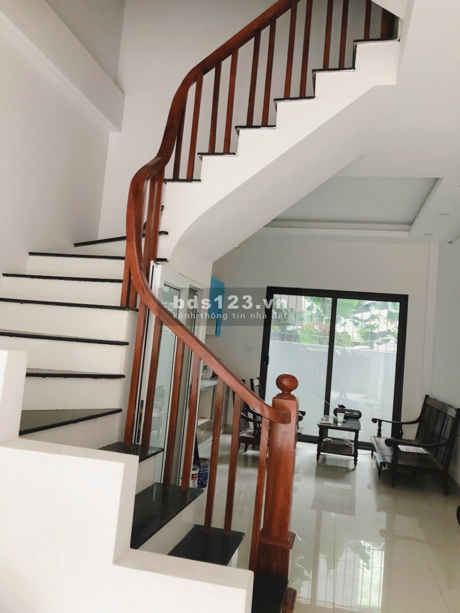 Cần bán gấp căn nhà 48m2 xây 4 tầng Ngõ 68 Nguyễn Văn Linh, phường Thạch Bàn, quận Long Biên, Hà Nội.