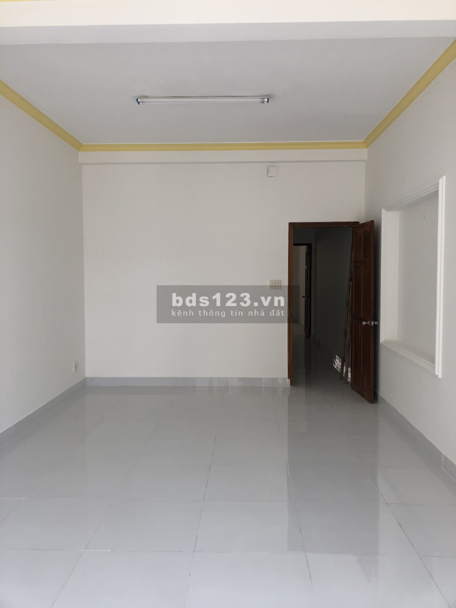 Nhà Hẻm Xe Tải đường Nguyễn Xí: Trệt 3 Lầu – Sân Thượng: Giá 22tr/th