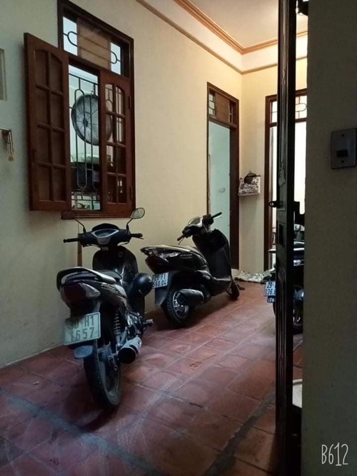 Bán nhà Thụy Khuê, DT 50m, MT 6m, giá chào 4.5 tỷ.
