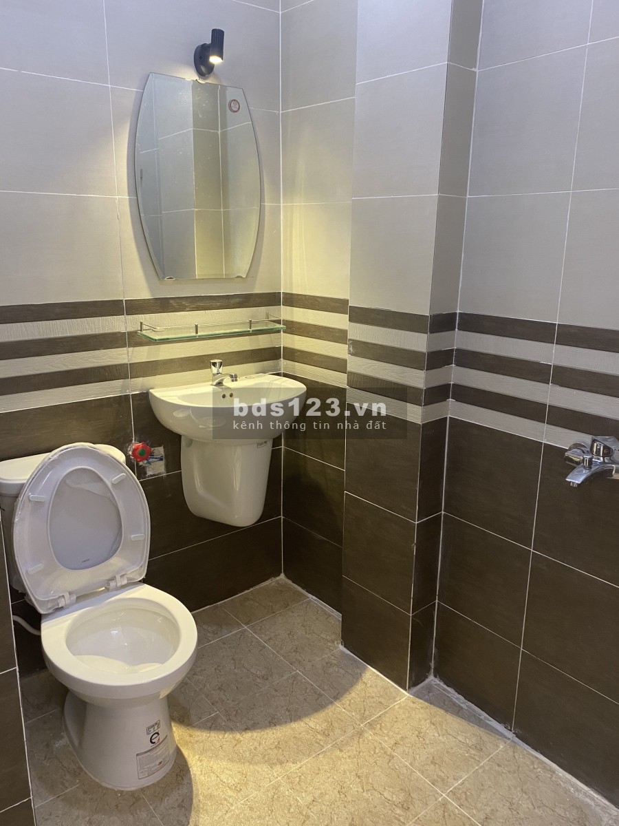 Nhà Hẻm Xe Tải đường Nguyễn Xí: Trệt 3 Lầu – Sân Thượng: Giá 22tr/th