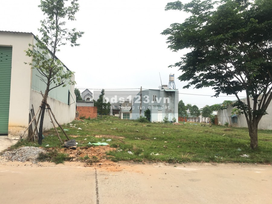 TÔI CHÍNH CHỦ CẦN BÁN GẤP LÔ ĐẤT KCN, CHỢ, TRƯỜNG LÔ GÓC 300M2 2 MẶT TIỀN CHO THUÊ 25TR CHÍNH CHỦ