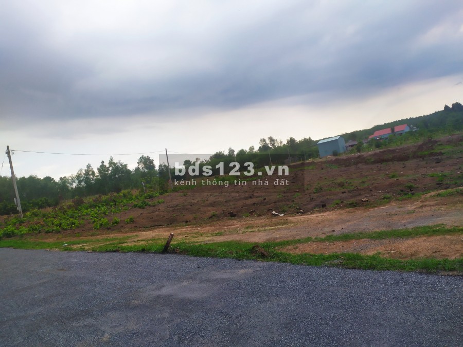 Chính chủ cần tiền bán gấp lô đất mặt tiền ngay cổng Khu Công Nghiệp Phước Bình