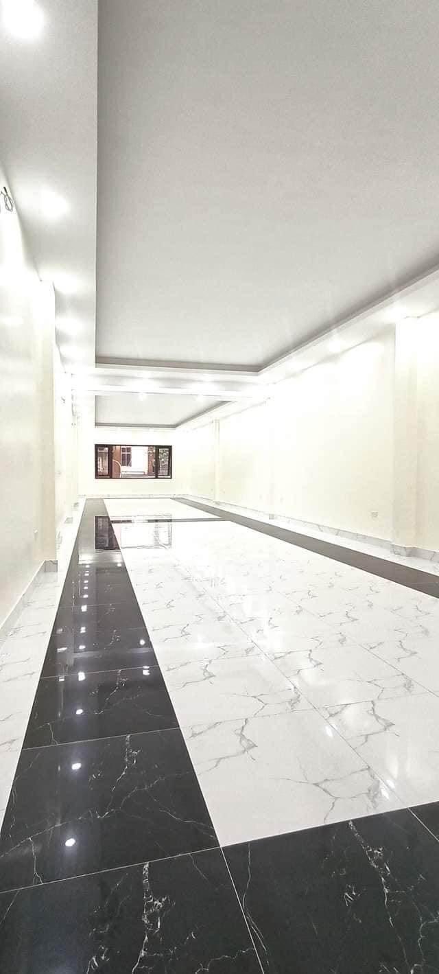 Bán Nhà Kinh Doanh Hoàng Cầu, Đống Đa, 4T Thang Máy, 80m2, MT10m, Lô Góc, Ô Tô Đỗ, Chỉ Hơn 17 Tỷ