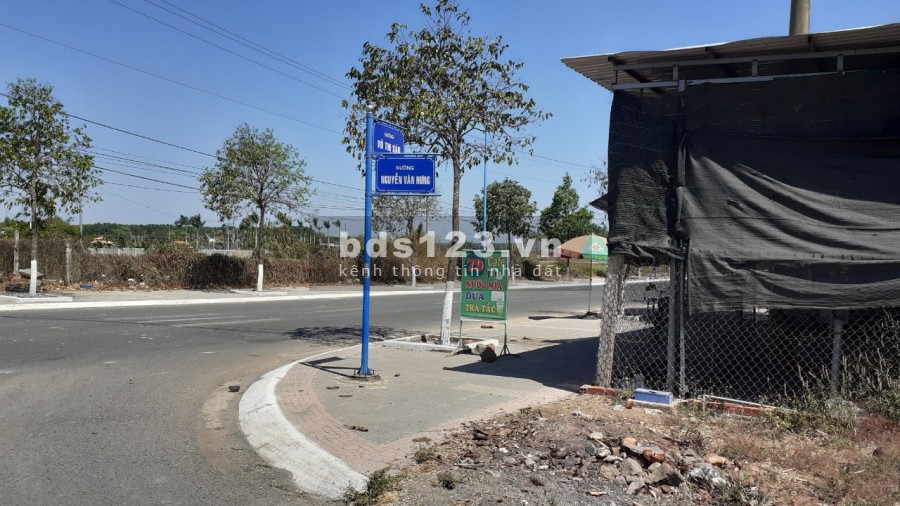 Chủ cần tiền gấp bán lô đất đường nguyễn văn hưng , TT Đất Đỏ , BRVT