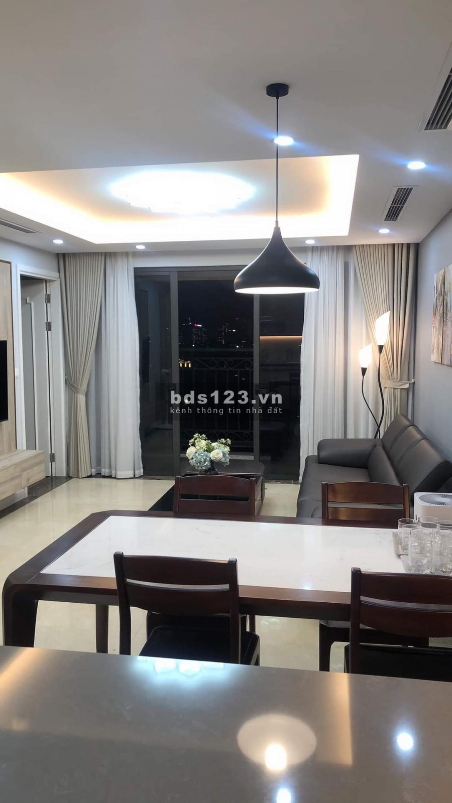 Cần bán căn chung cư cao cấp khu Tây Hồ - tặng toàn bộ nội thất xịn
