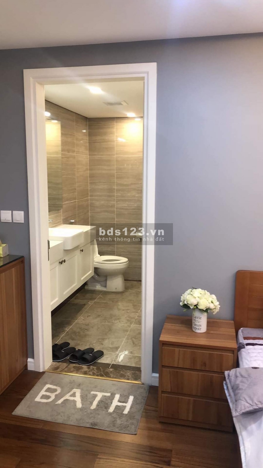 Cần bán căn chung cư cao cấp khu Tây Hồ - tặng toàn bộ nội thất xịn