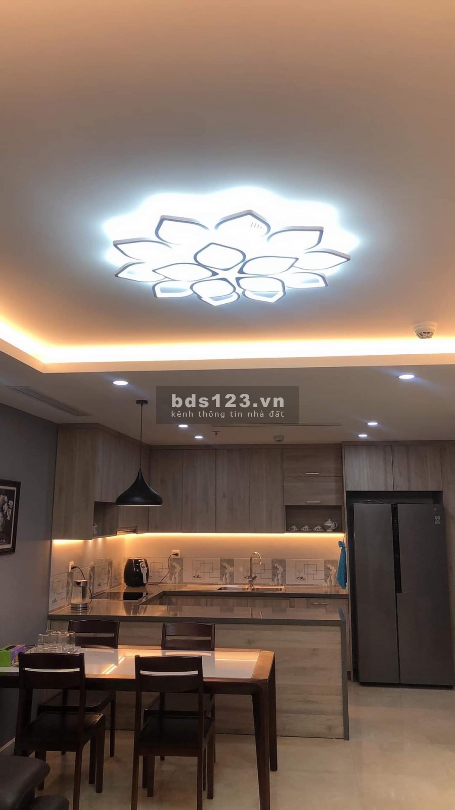 Cần bán căn chung cư cao cấp khu Tây Hồ - tặng toàn bộ nội thất xịn