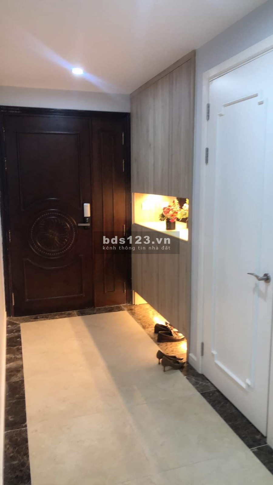 Cần bán căn chung cư cao cấp khu Tây Hồ - tặng toàn bộ nội thất xịn