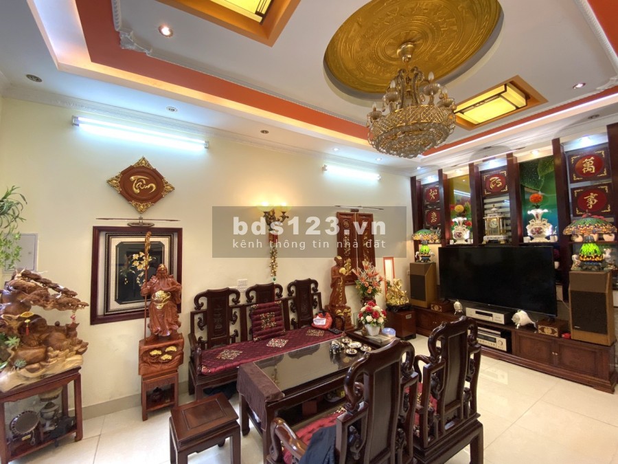 Hạ Giá Bán Gấp, Phố Bồ Đề, ngõ thoáng, 44m2, chỉ hơn 3 tỷ