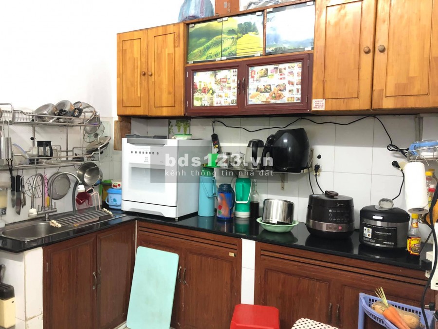 Bán căn nhà Quận 10, HẺM 4M, đường CMT8, 5 tầng, Giá 6,5 tỷ
