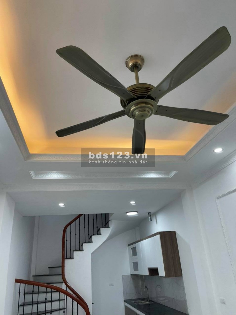 Bán nhà 4 tầng mới tại Trâu Quỳ cách Vin 500m giá 2.3 tỷ. LH 0983253436