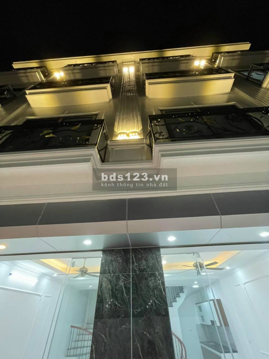 Bán nhà 4 tầng mới tại Trâu Quỳ cách Vin 500m giá 2.3 tỷ. LH 0983253436