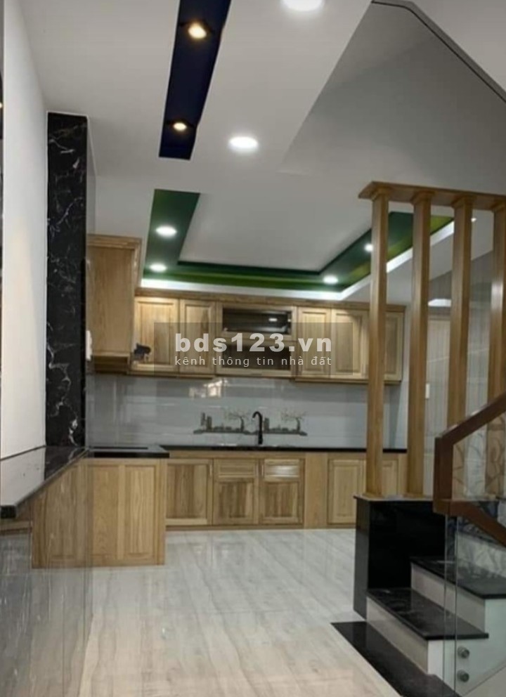 Ông anh đi nước ngoài. Cần bán căn nhà riêng sổ riêng.