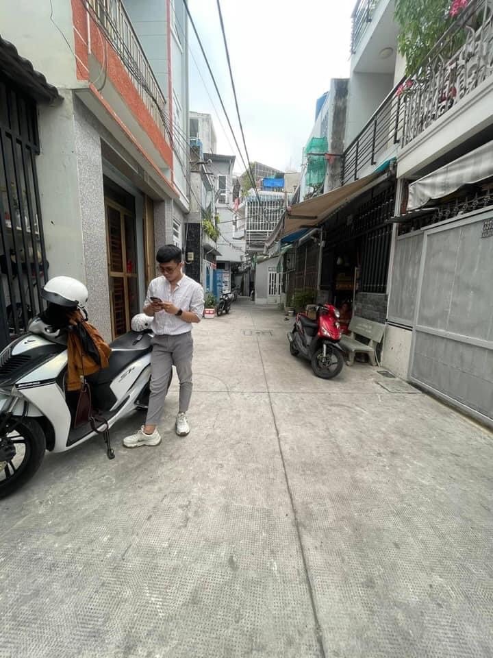 Ngộp Bank bán gấp nhà Lạc Long Quân Tân bình 50m2 giá chỉ 5 tỷ 95 TL