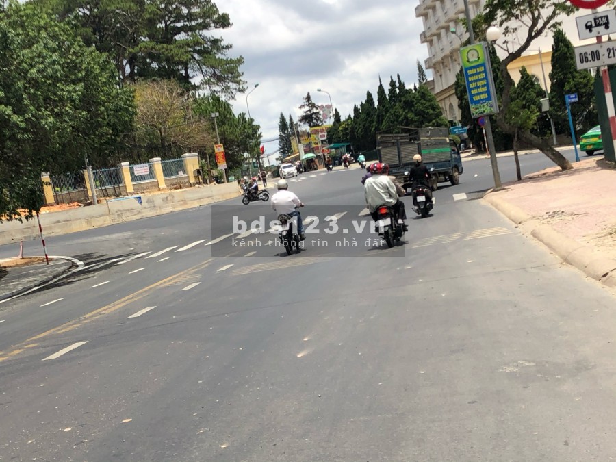 Bán đất tại Đường Hoàng Văn Thụ, Đà Lạt, Lâm Đồng diện tích 670m2 giá 75 Tỷ