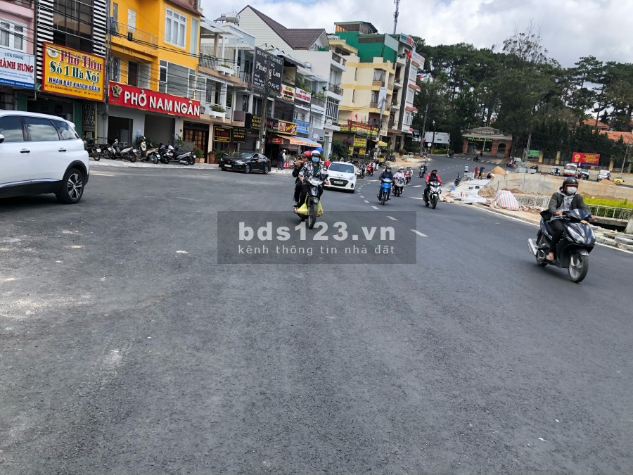 Bán đất tại Đường Hoàng Văn Thụ, Đà Lạt, Lâm Đồng diện tích 670m2 giá 75 Tỷ