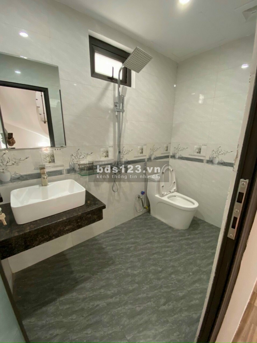 Hàng hiếm giá rẻ 2.35 tỷ, 5 tầng, mt 33m, Ngô Quyền, Hà Đông ô tô tránh