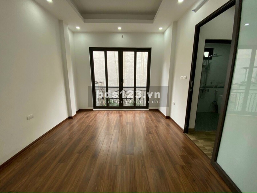 Hàng hiếm giá rẻ 2.35 tỷ, 5 tầng, mt 33m, Ngô Quyền, Hà Đông ô tô tránh