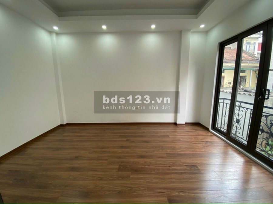 Hàng hiếm giá rẻ 2.35 tỷ, 5 tầng, mt 33m, Ngô Quyền, Hà Đông ô tô tránh