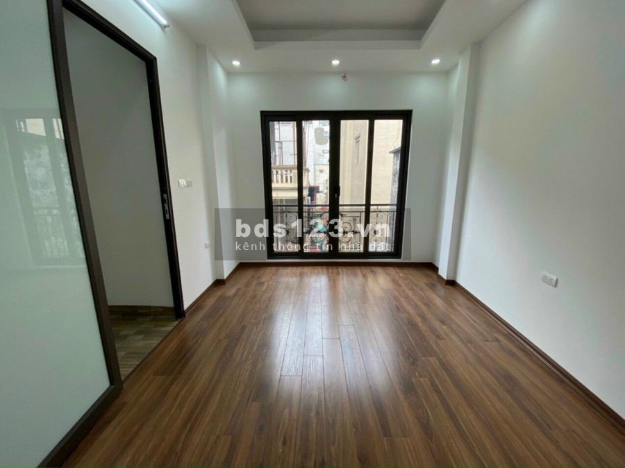 Hàng hiếm giá rẻ 2.35 tỷ, 5 tầng, mt 33m, Ngô Quyền, Hà Đông ô tô tránh