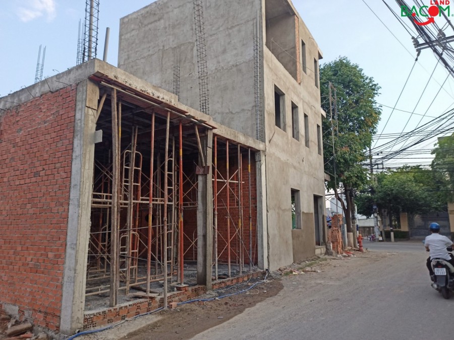 Nhà 1 trệt 2 lầu Bửu Hoà, cách Bùi Hữu Nghĩa 20m, thuận tiện kinh doanh, buôn bán, spa