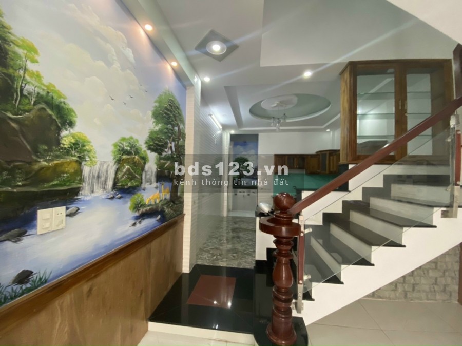 Cần tiền bán gấp nhà 1 lầu đường TCH21, Hiệp Thành, Q12, diện tích 4x15= 60m2 giá 1.050 tỷ.
