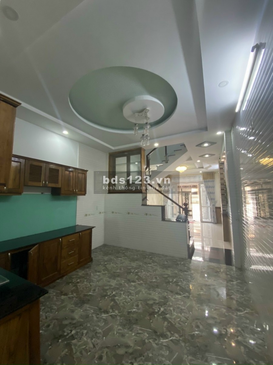 Cần tiền bán gấp nhà 1 lầu đường TCH21, Hiệp Thành, Q12, diện tích 4x15= 60m2 giá 1.050 tỷ.