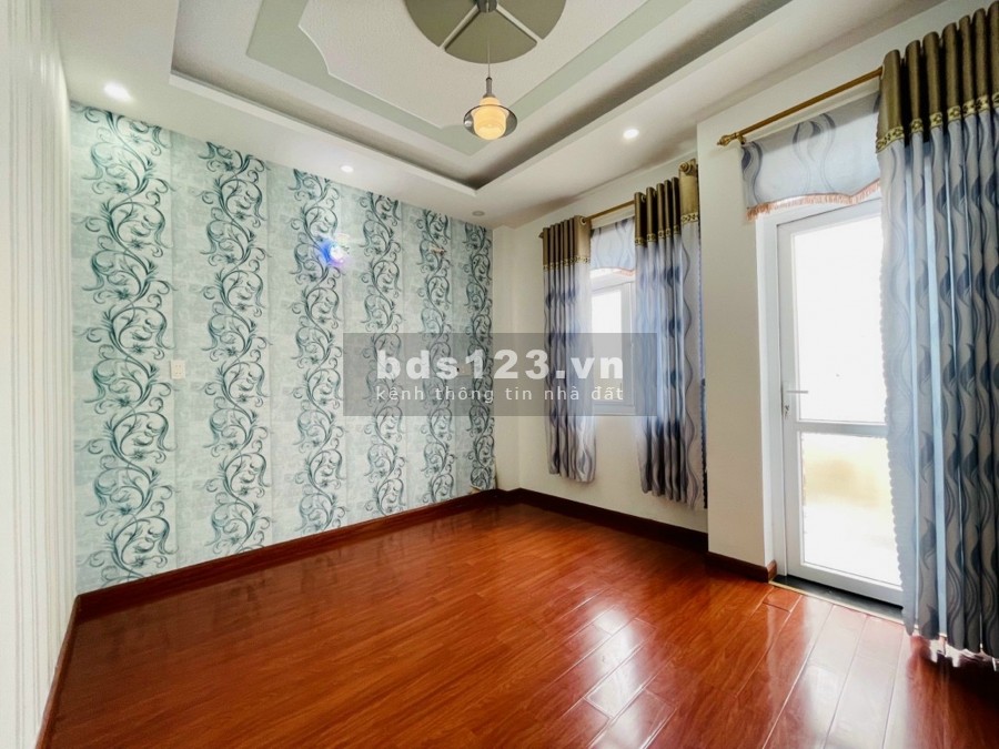 Cần tiền bán gấp nhà 1 lầu đường TCH21, Hiệp Thành, Q12, diện tích 4x15= 60m2 giá 1.050 tỷ.