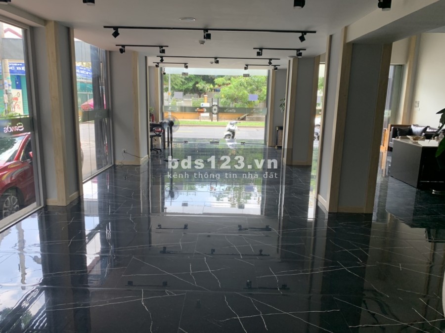Cho thuê Mặt bằng Mặt tiền Sư Vạn Hạnh, P. 9, Q. 5. 30tr, đã decor sẵn bếp