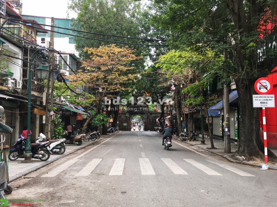 Cần bán nhà mặt phố đội cấn, Ba Đình 50m2, 5 tầng, 16 tỷ.
