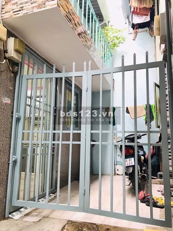 Nhà phố 1T1L, HXH, ngay cầu Lớn Hóc Môn, Giá 700tr,SHR