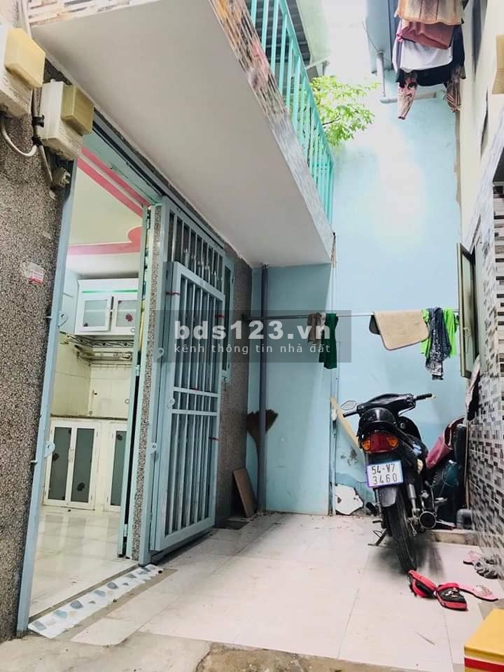 Nhà phố 1T1L, HXH, ngay cầu Lớn Hóc Môn, Giá 700tr,SHR