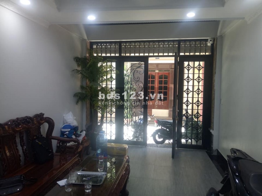 Chuyển công tác bán nhà phố Trần Hưng Đạo, Hoàn Kiếm 7 tầng đúc, dt 53m2, giá 17.5 tỷ, ngõ ô tô