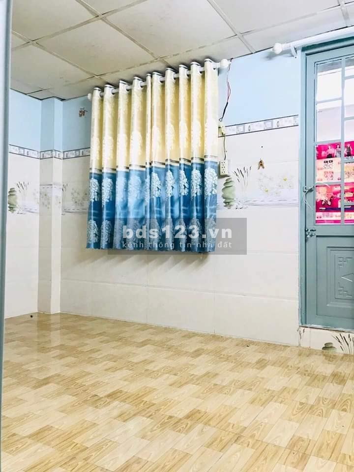 Nhà phố 1T1L, HXH, ngay cầu Lớn Hóc Môn, Giá 700tr,SHR