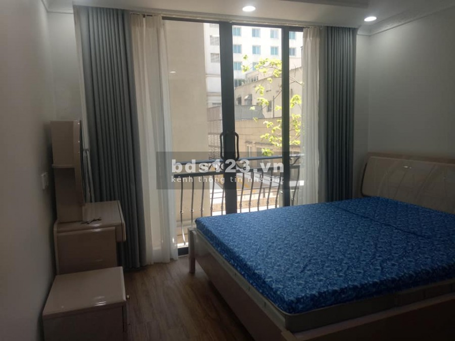 Chuyển công tác bán nhà phố Trần Hưng Đạo, Hoàn Kiếm 7 tầng đúc, dt 53m2, giá 17.5 tỷ, ngõ ô tô