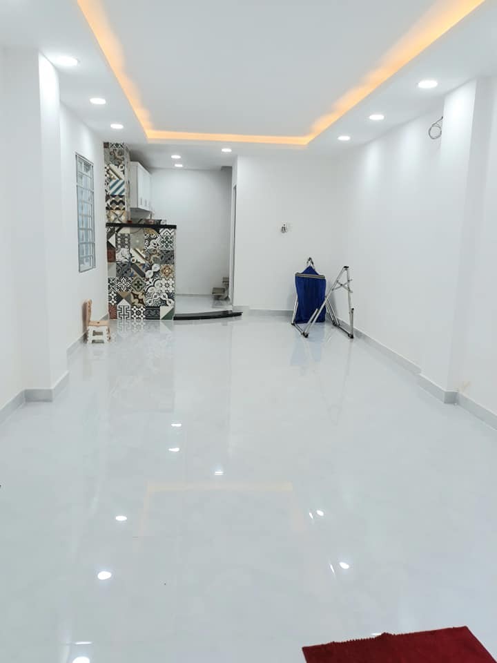 Siêu Phẩm Hiếm bán nhà ngõ trạm hoàn kiếm dt 100m2 3 tầng mt 4.2 giá chỉ 48 tỷ
