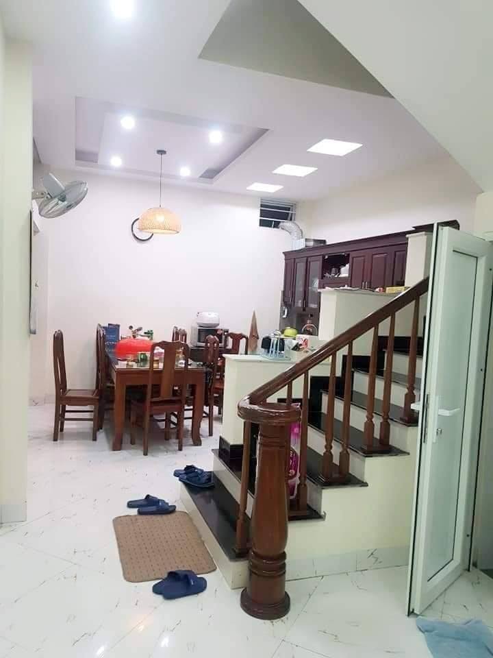 CẤN BÁN GẤP NHÀ NGÕ 19 PHỐ ĐÔNG TÁC 55M, 5 TẦNG, MT 5 M, GIÁ 5 TỶ ( 0395454603)