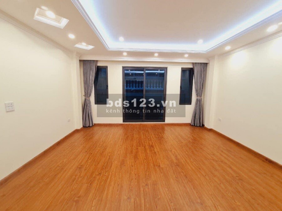Nhà Mạc Thái Tổ 40m2 7 tầng Thang máy Full đồ nội thất đẹp , mặt tiền 5m Giá: 10.8 tỷ