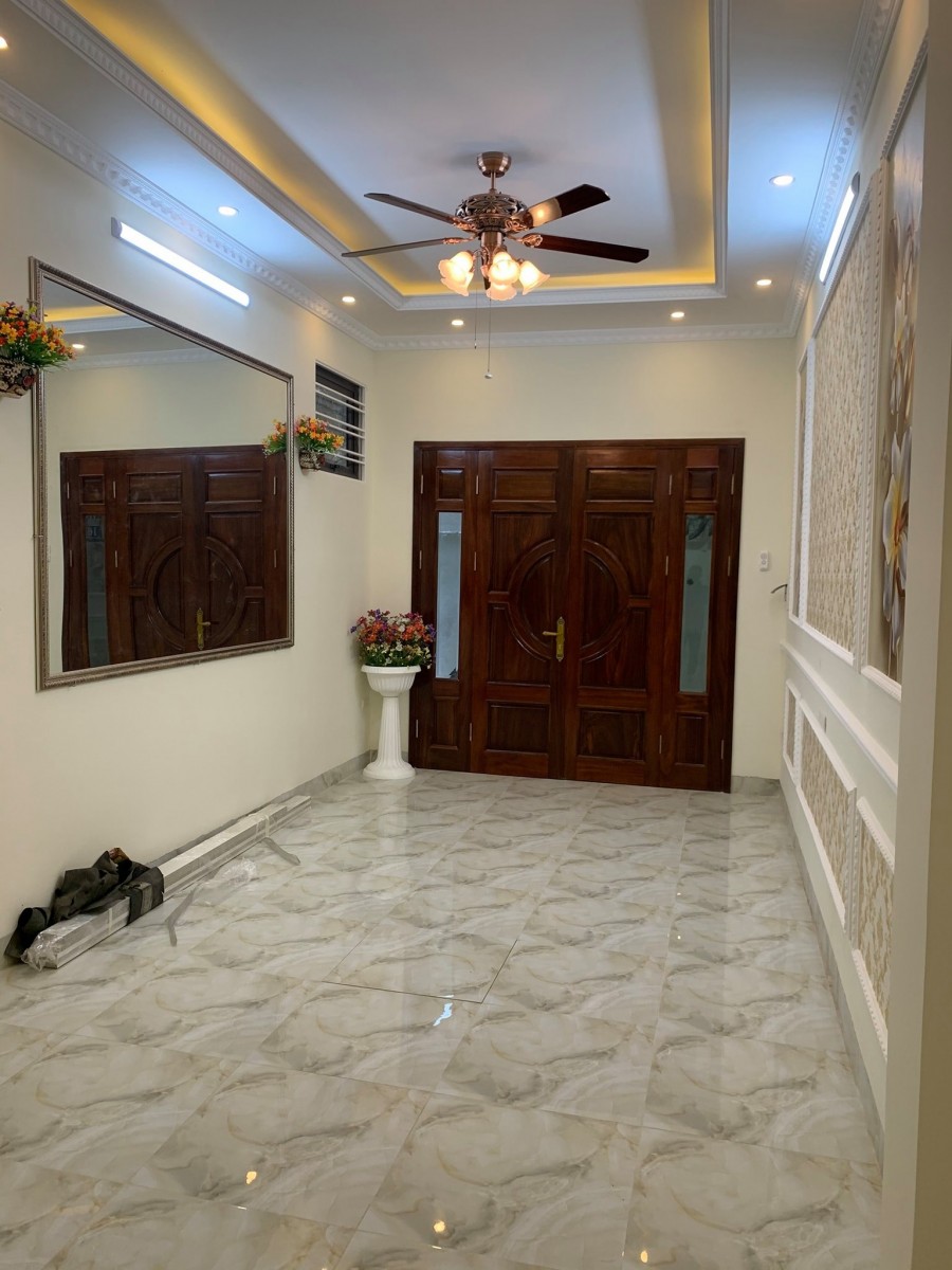 Bán nhà đẹp Phố Quan Nhân 40m2X5T, nhỉnh 3 tỷ, Ô TÔ đỗ cửa, kinh doanh đỉnh.