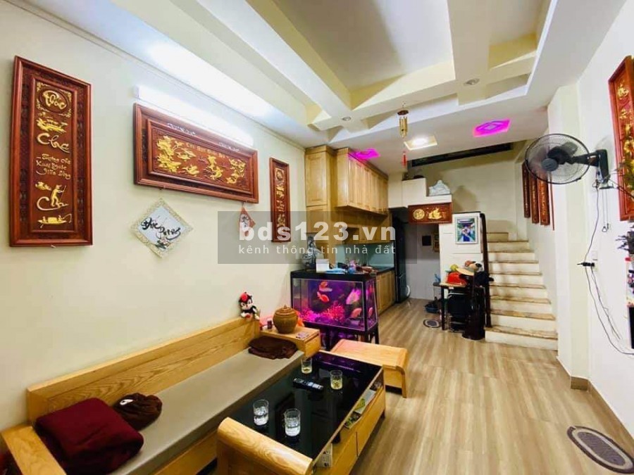 Bán gấp nhà chính chủ quận Đống Đa Gần Vincom Nguyễn Chí Thanh Tiện ích vô vàn 5 tầng Mặt tiền 3,3 Giá 3,7 tỷ