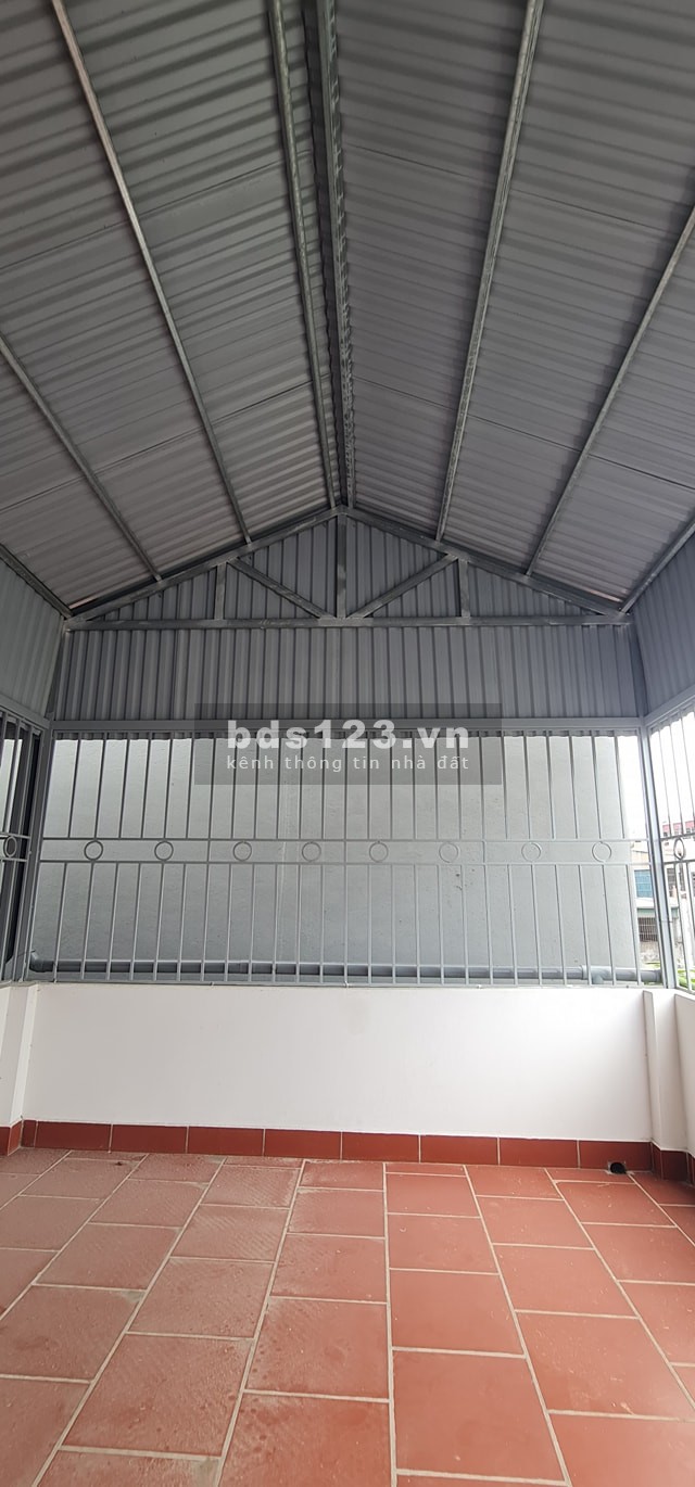Tôi cần bán nhà ở Thạch Bàn, 4 tầng mới, 50m2 có gara oto giá 4.7 tỷ.