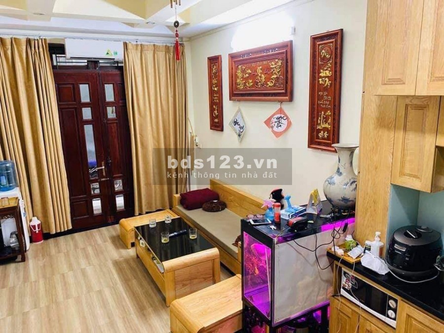 Bán gấp nhà chính chủ quận Đống Đa Gần Vincom Nguyễn Chí Thanh Tiện ích vô vàn 5 tầng Mặt tiền 3,3 Giá 3,7 tỷ